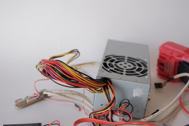 电子产品维修。计算机及其他电子设备的维护和维修。彩色电线和测试引线背景图片下载