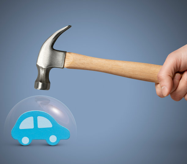 蓝色上有护盾和锤子的车图片下载