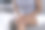 女人抱着膝盖疼。图片下载