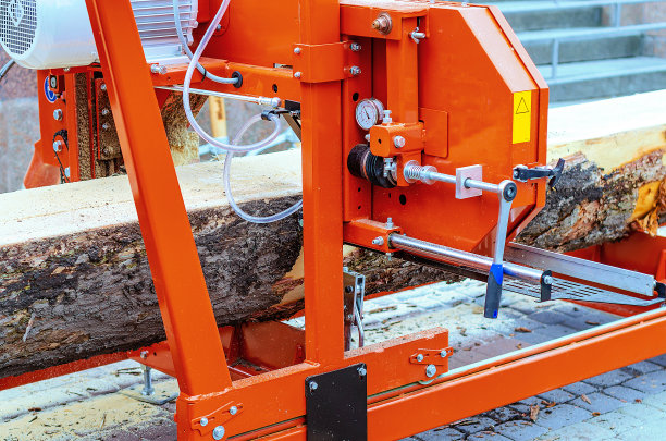 木工作品：木材锯切与加工图片下载