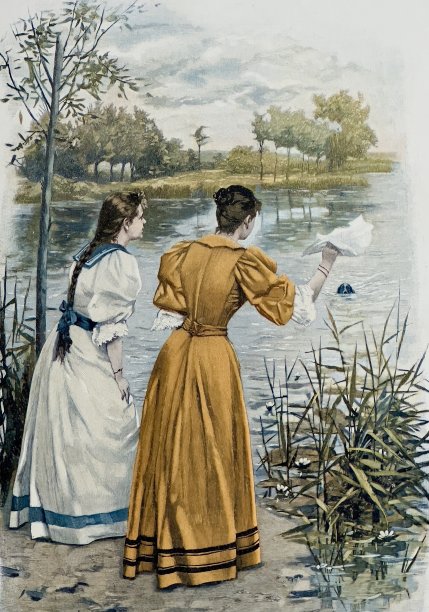 两个年轻的女士呼唤她们的狗，狗正在水里向她们游来图片下载