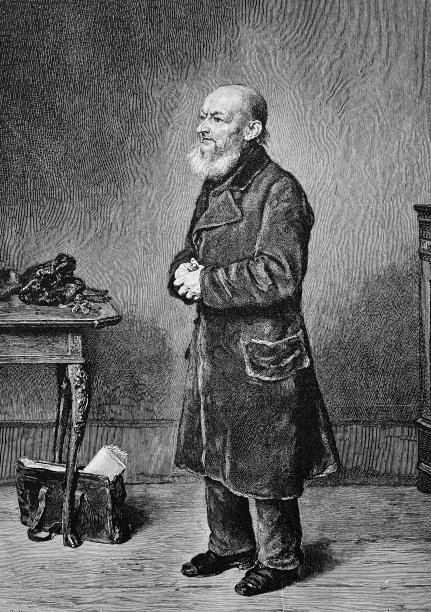 乞求者:小个子长胡子的男人耐心地站着等待图片下载