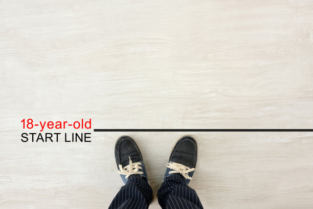 站在起跑线上的18岁男人图片下载
