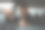 汽车司机的特写是手在汽车方向盘上。副本的空间。图片下载