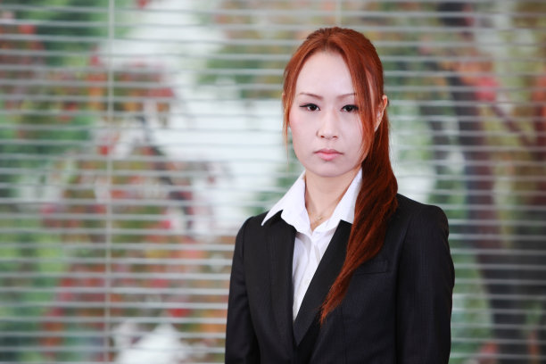 严重的日本商人图片下载