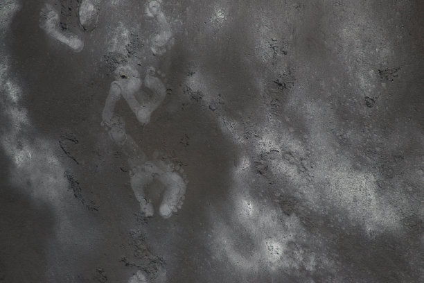 建筑工地混凝土上的脚印图片下载