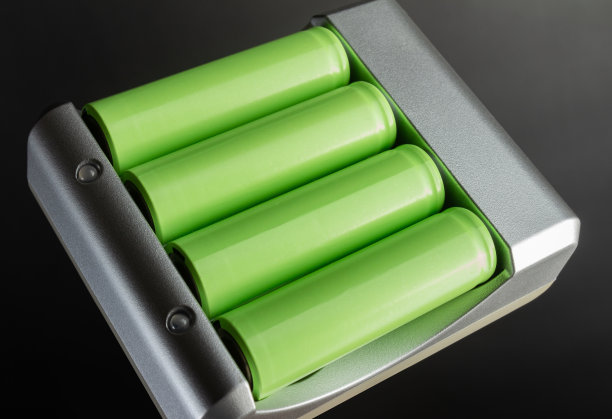 充电器中的锂蓄电池。图片下载