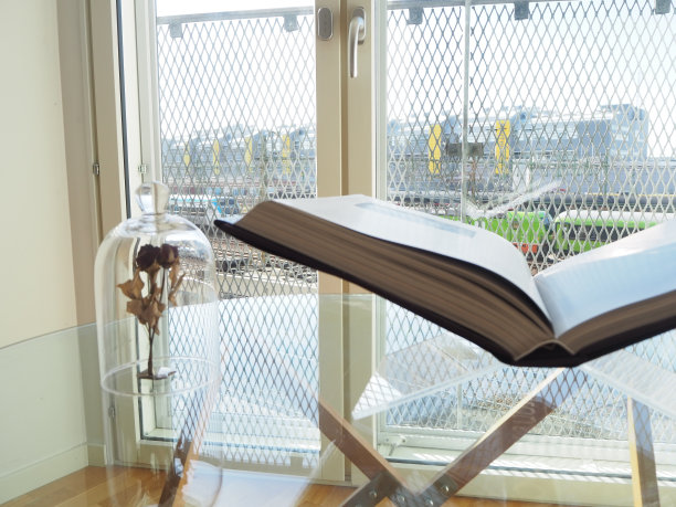 靠窗的书图片下载