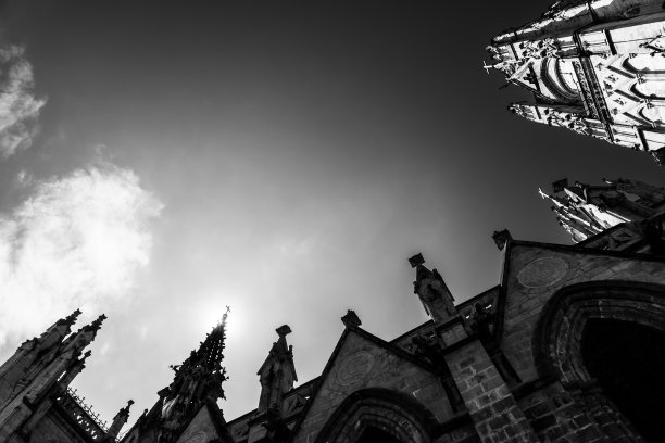 基多历史中心的国家投票大教堂图片下载