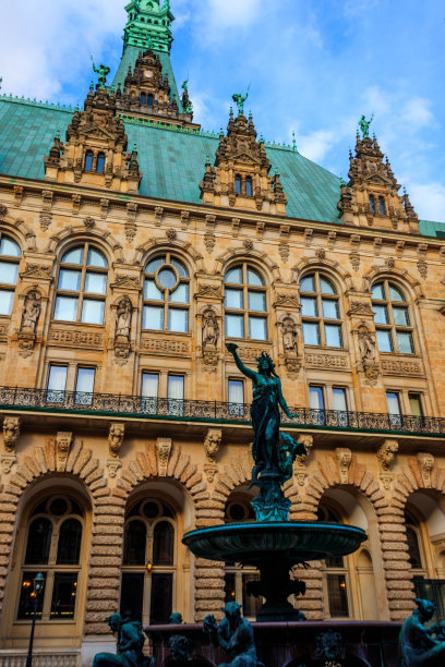 德国汉堡市政厅庭院中的许癸厄亚喷泉图片下载