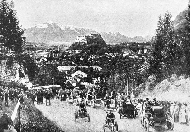 在萨尔茨堡驾驶汽车图片下载