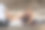 躺在沙滩上休息的女人的偷拍照片。休假时间。图片下载