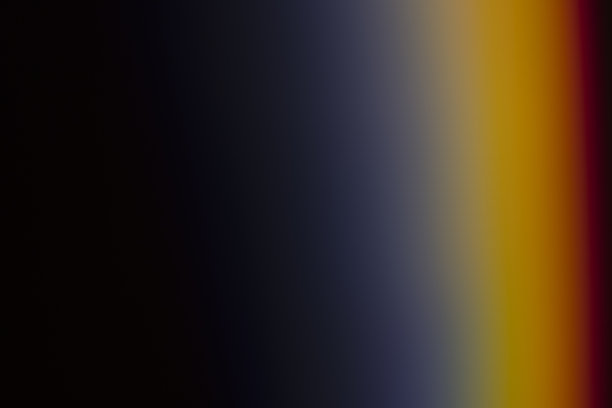 黑色背景上的漏光镜头光晕图片下载