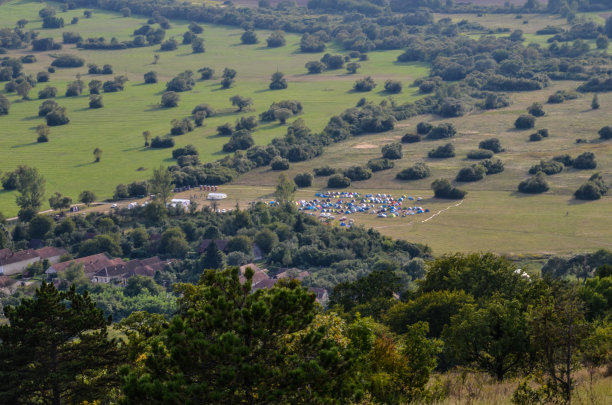 在匈牙利乡间露营图片下载