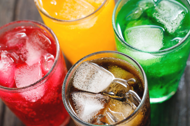 软饮料和混合了高糖苏打水的果汁对身体健康有负面影响图片下载