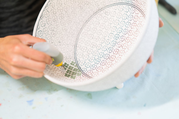 工匠与瓷砖绘画艺术图片下载