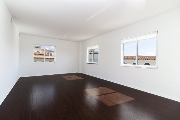 位于佛罗里达州迈阿密的一间公寓内的美丽照片。豪华、现代的客厅和优雅的建筑。图片下载