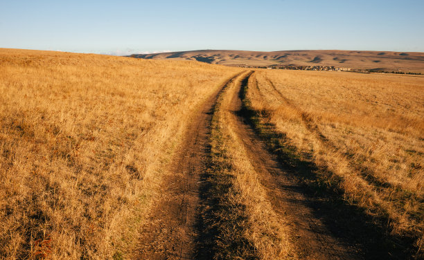 格鲁吉亚乌达布诺大草原的风景照片。图片下载