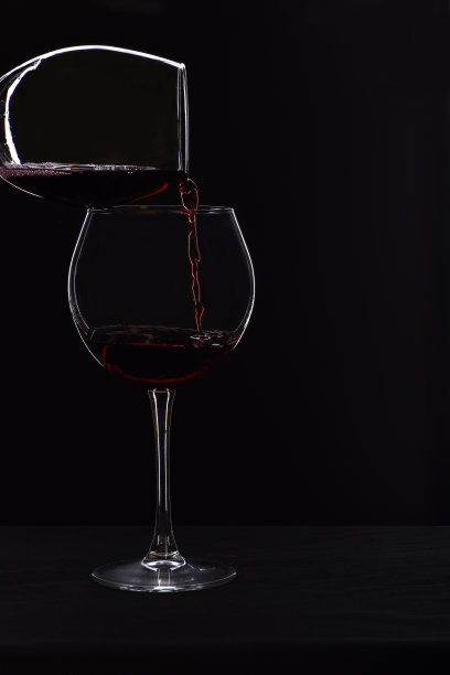 品酒师为品尝设置。口感复杂的赤霞珠或梅洛图片下载