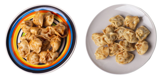 饺子在盘子上孤立的白色背景。饺子在番茄酱上视图图片下载