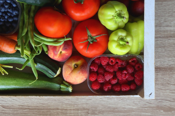 装有水果和蔬菜的板条箱图片下载