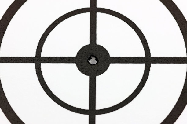 中间有个洞的靶心图片下载