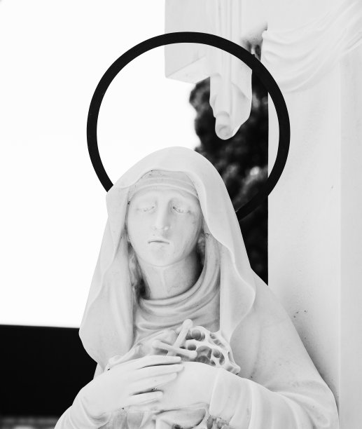 白色的圣母像和圣物图片下载