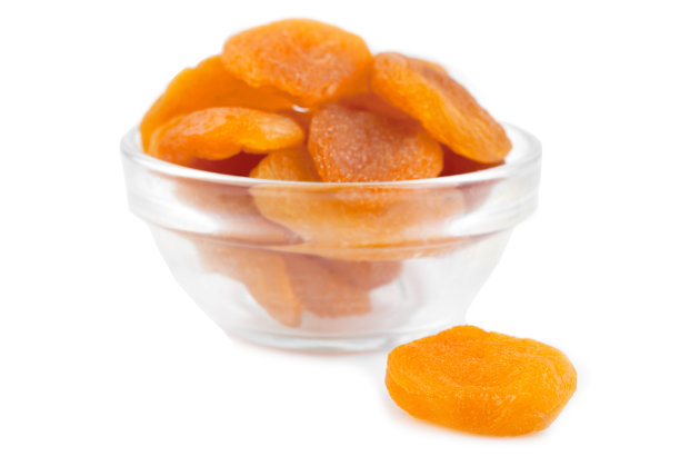 干杏成分近隔离在一个白色的背景。一个橙杏水果与剪接路径照片的广告图片下载