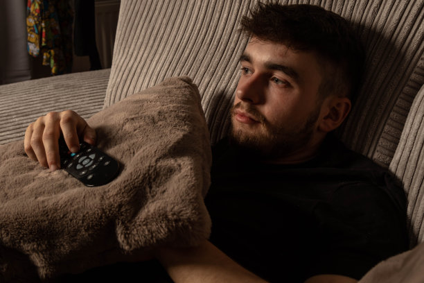 一个大学年龄的男学生图片下载