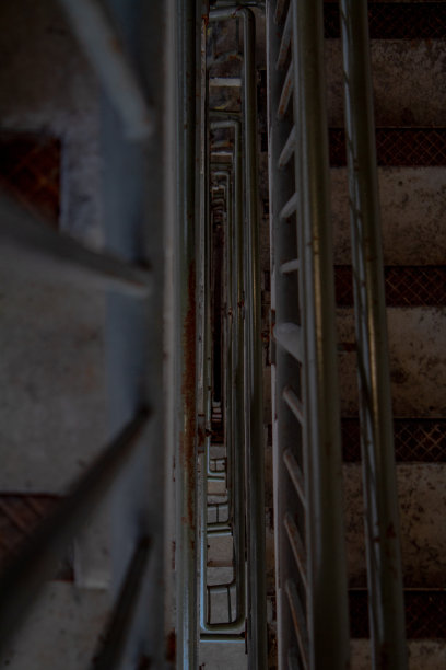 往下看楼梯井图片下载