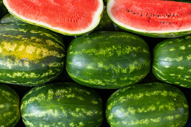 全框黄色新鲜的有机农民西瓜的背景图片下载