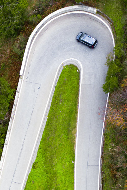 山口弯道的无人机视图图片下载