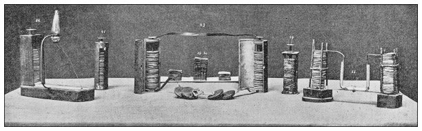 古董照片:亚历山德罗·伏特的实验设备在科莫博览会的大火中丢失图片下载