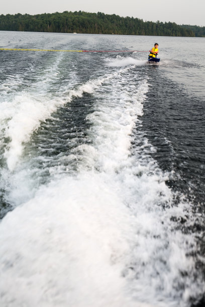 Kneeboarding图片下载