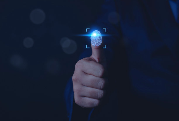 商人使用指纹获取信息图片下载