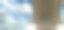 法国巴黎，凯旋门(背景是乌云密布的天空)。拱门的墙壁上刻着128次战役的名字和660名法国军事领导人的名字(法语)。图片下载