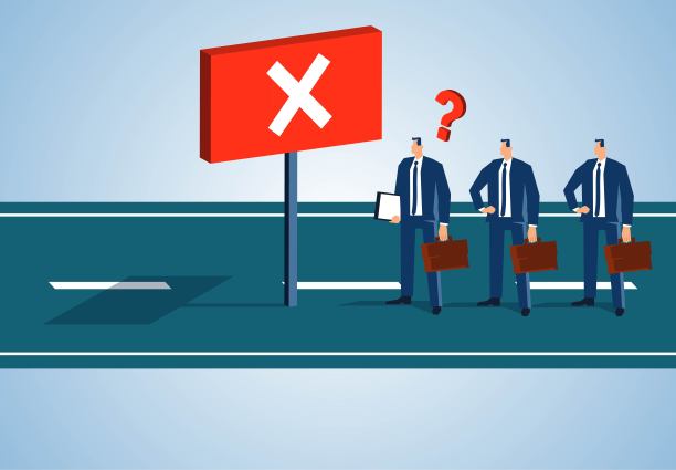 职业道路或商业发展的死胡同，错误的道路或计划，困惑，绝望的商人走在路上突然看到错误的路标图片下载