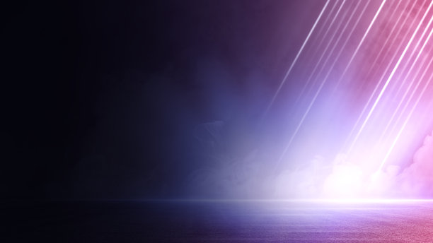 黑暗的舞台表演，蓝色和紫色的背景，一个空旷的黑暗场景，激光束，霓虹灯，射灯反射在沥青地板上，工作室的房间里有烟雾漂浮起来展示产品。图片下载
