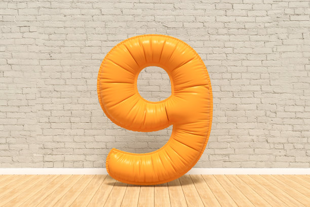 9号气球在房间里，砖墙背景图片下载