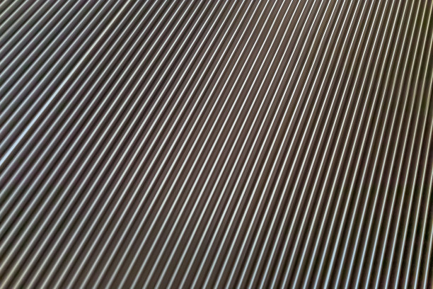 金属图案作为移动楼梯的细节图片下载