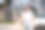 白人男子手里拿着一张纸图片下载