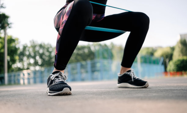 户外运动的女性图片下载