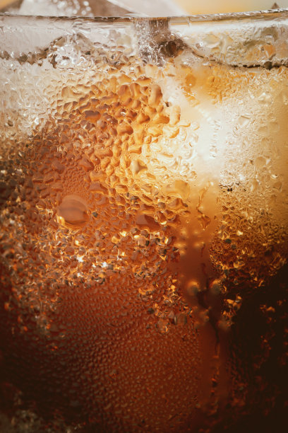 软饮料和混合了高糖苏打水的果汁对身体健康有负面影响图片下载