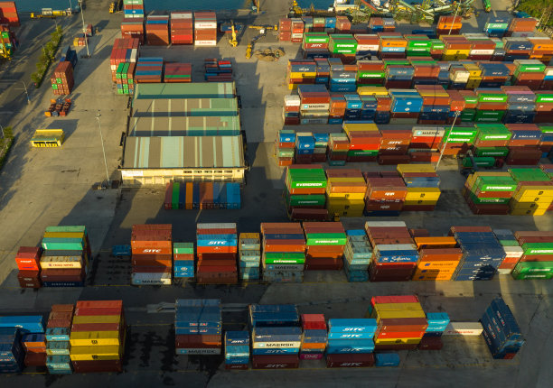 岘港港口的集装箱堆场，从上面看，岘港市，抽象航拍照片图片下载