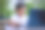 7岁男孩在用笔记本电脑图片下载