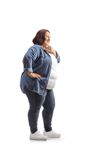 一个肥胖的年轻女子站着思考的全身侧面照图片下载