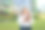 红发女高管微笑着自信地在城市背景下使用触控板。穿着蓝色衬衫的快乐的年轻女子走在街上。成功的事业。使用现代科技的快乐女性图片下载