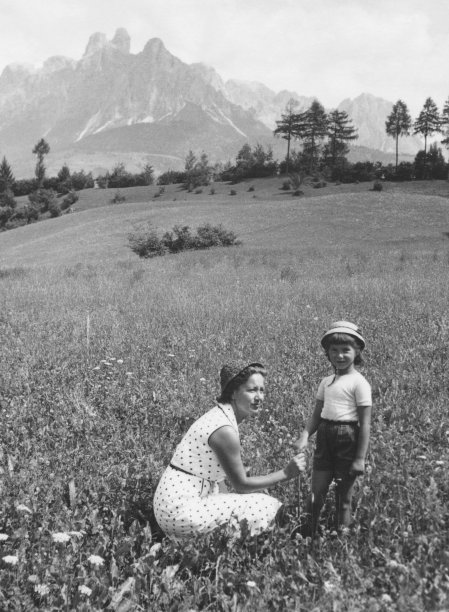 1954年的一家人图片下载