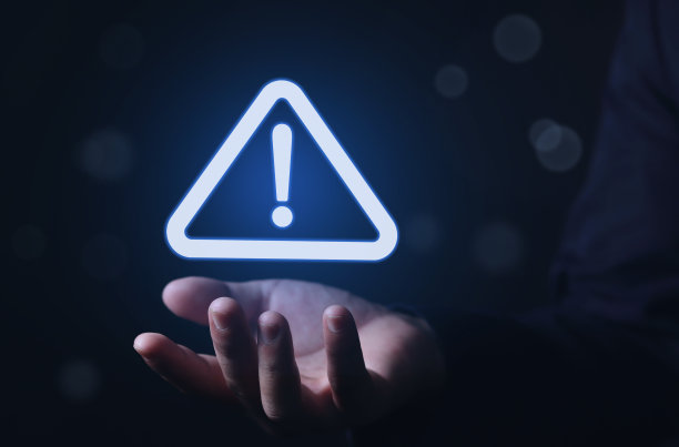 黑客网络攻击警告软件在手。图片下载