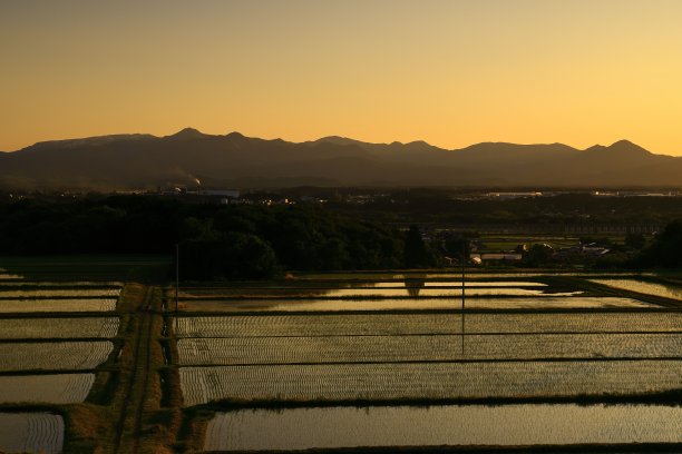 日落时的废墟图片下载